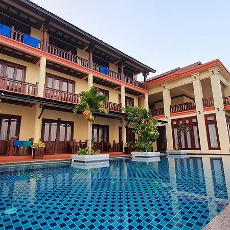 Pon Arena Hotel Muang Không Екстериор снимка